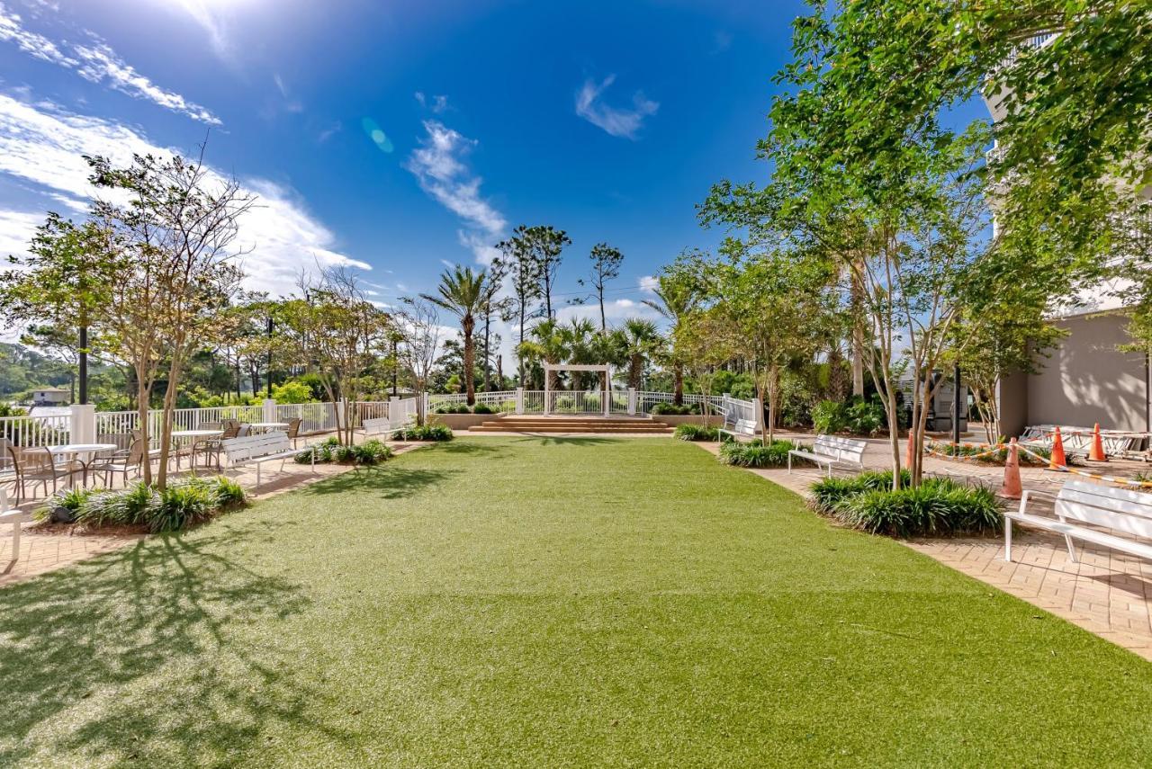 Luxurious 4 Bedroom Condo! Gulf Views! Sleeps 10 & Easy Beach Access! By Dolce Vita Getaways Pcb Apartment *