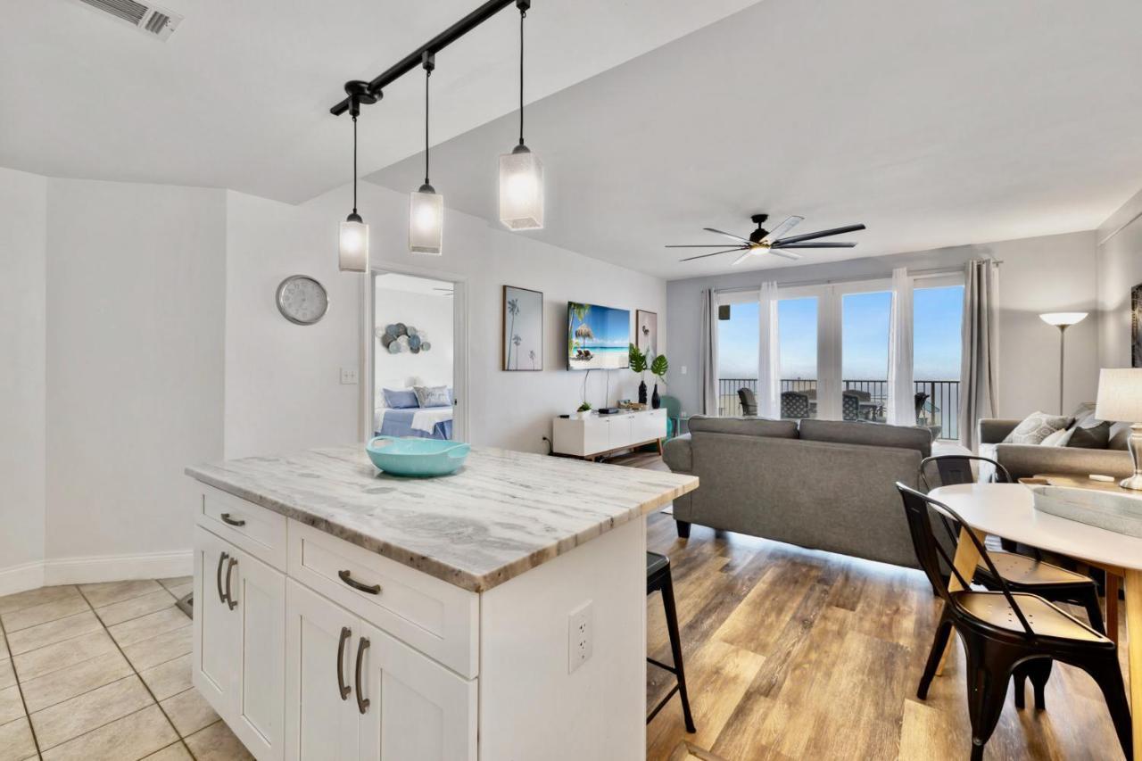 Luxurious 4 Bedroom Condo! Gulf Views! Sleeps 10 & Easy Beach Access! By Dolce Vita Getaways Pcb Apartment *