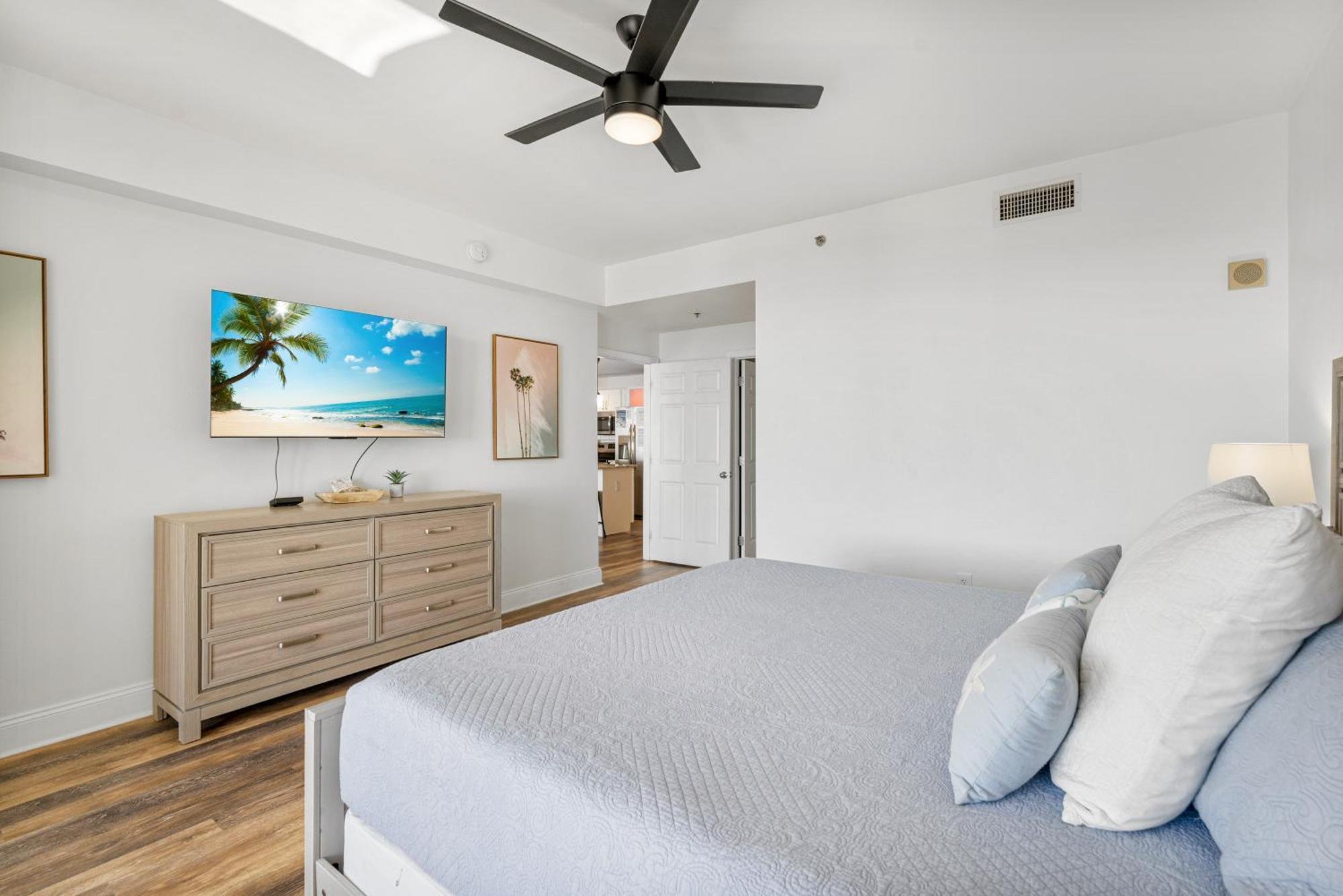 Luxurious 4 Bedroom Condo! Gulf Views! Sleeps 10 & Easy Beach Access! By Dolce Vita Getaways Pcb Apartment Panama City Beach