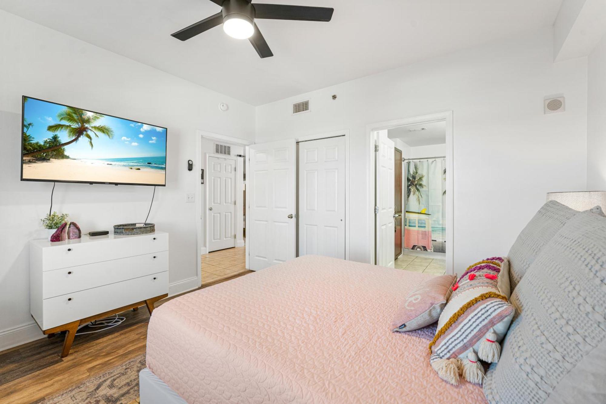 Apartment Luxurious 4 Bedroom Condo! Gulf Views! Sleeps 10 & Easy Beach Access! By Dolce Vita Getaways Pcb *