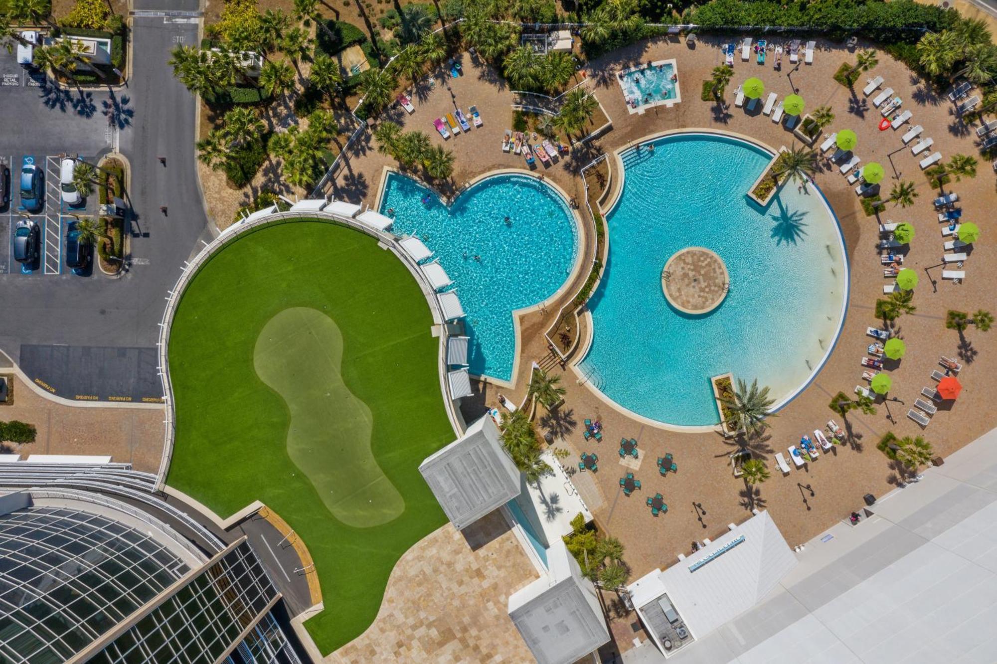 Apartment Luxurious 4 Bedroom Condo! Gulf Views! Sleeps 10 & Easy Beach Access! By Dolce Vita Getaways Pcb
