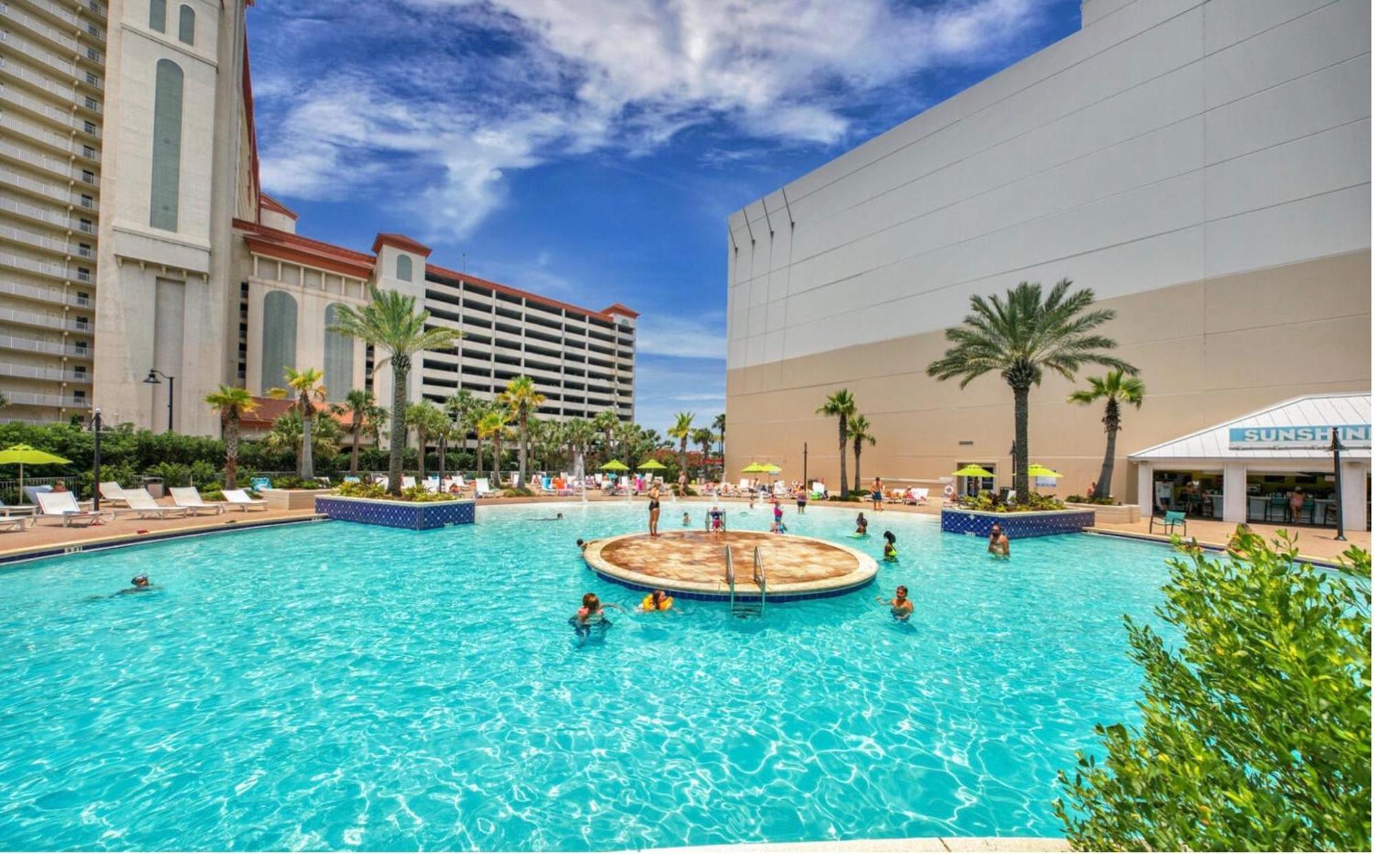 Luxurious 4 Bedroom Condo! Gulf Views! Sleeps 10 & Easy Beach Access! By Dolce Vita Getaways Pcb Apartment Panama City Beach